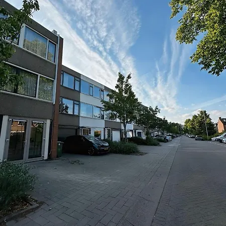 Knus Bij Station Alexander & Winkelcentrum Bed & Breakfast 3*