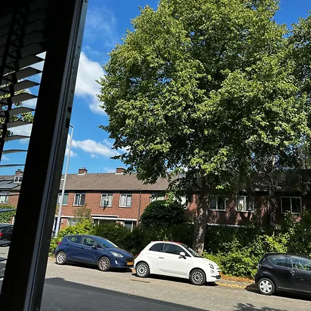 Panzió Knus Bij Station Alexander & Winkelcentrum